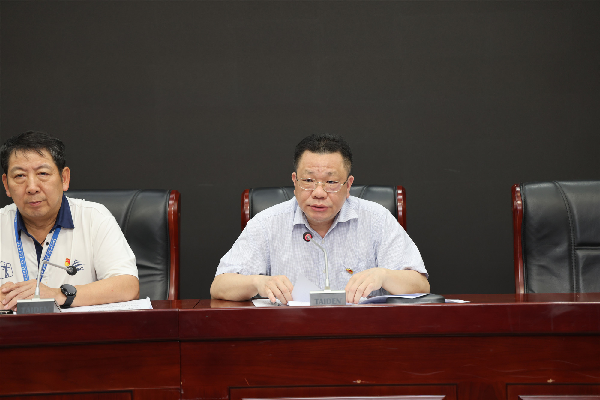 主題教育動(dòng)員部署會(huì)_閉書記A.jpg